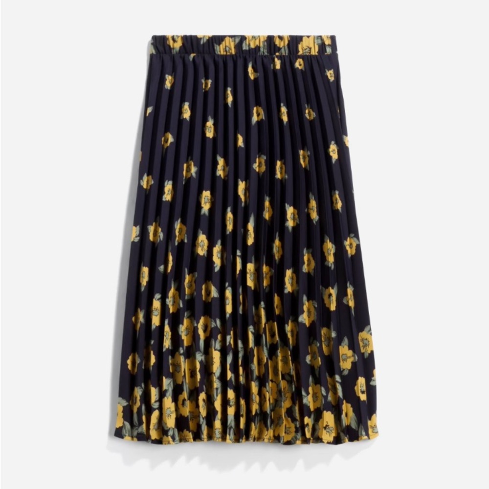 NWOT Floral Pleated Skirt